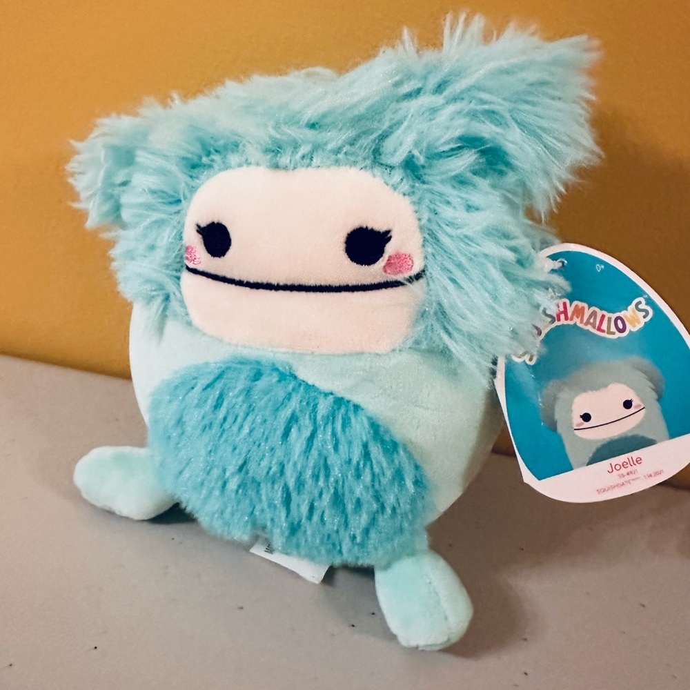 Nwt  👣5" Joelle the Bigfoot Squishmallow HTF